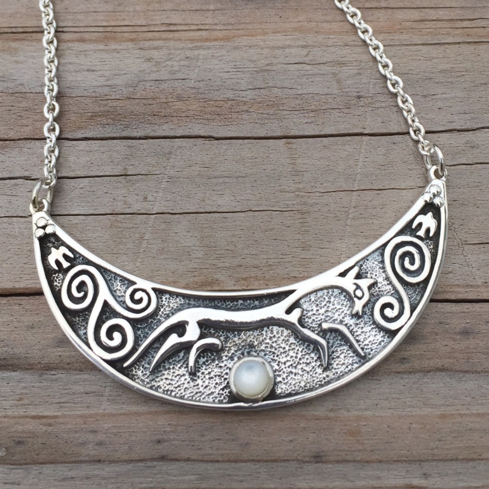 EPONA Chalk Horse Necklace .925 Sterling Silver Celtic Horse natural Moonstone
